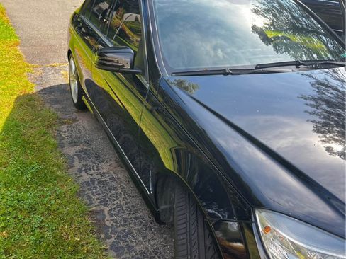 Used 2011 Mercedes-Benz C 300 Sedan image 5