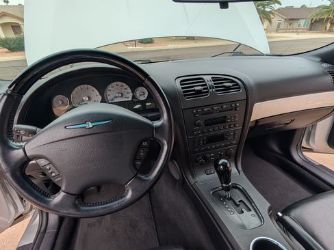 Used 2004 Ford Thunderbird image 9