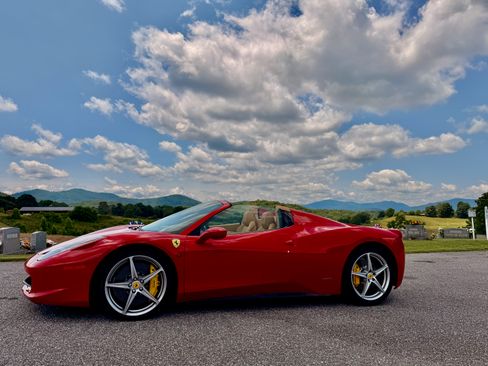 Used 2014 Ferrari 458 Spider RWD image 2
