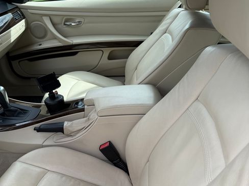 Used 2009 BMW 335i Convertible image 6