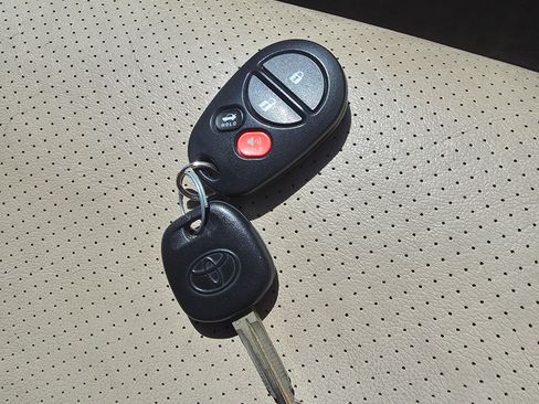 Used 2008 Toyota Solara SLE image 31