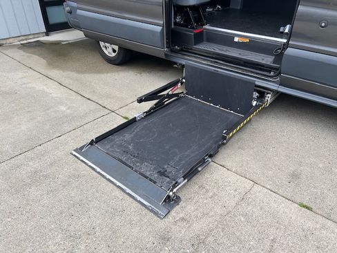 Used 2017 Ford Transit 350 XLT image 8