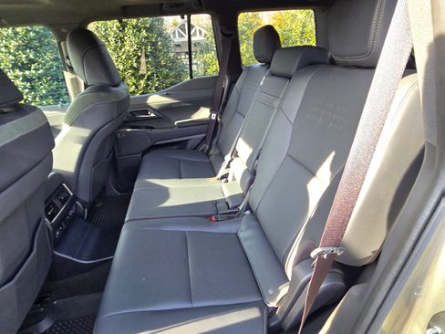 Used 2024 Lexus GX 550 image 23