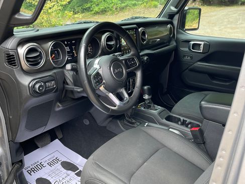 Used 2018 Jeep Wrangler Unlimited Sahara AWD/4WD image 22