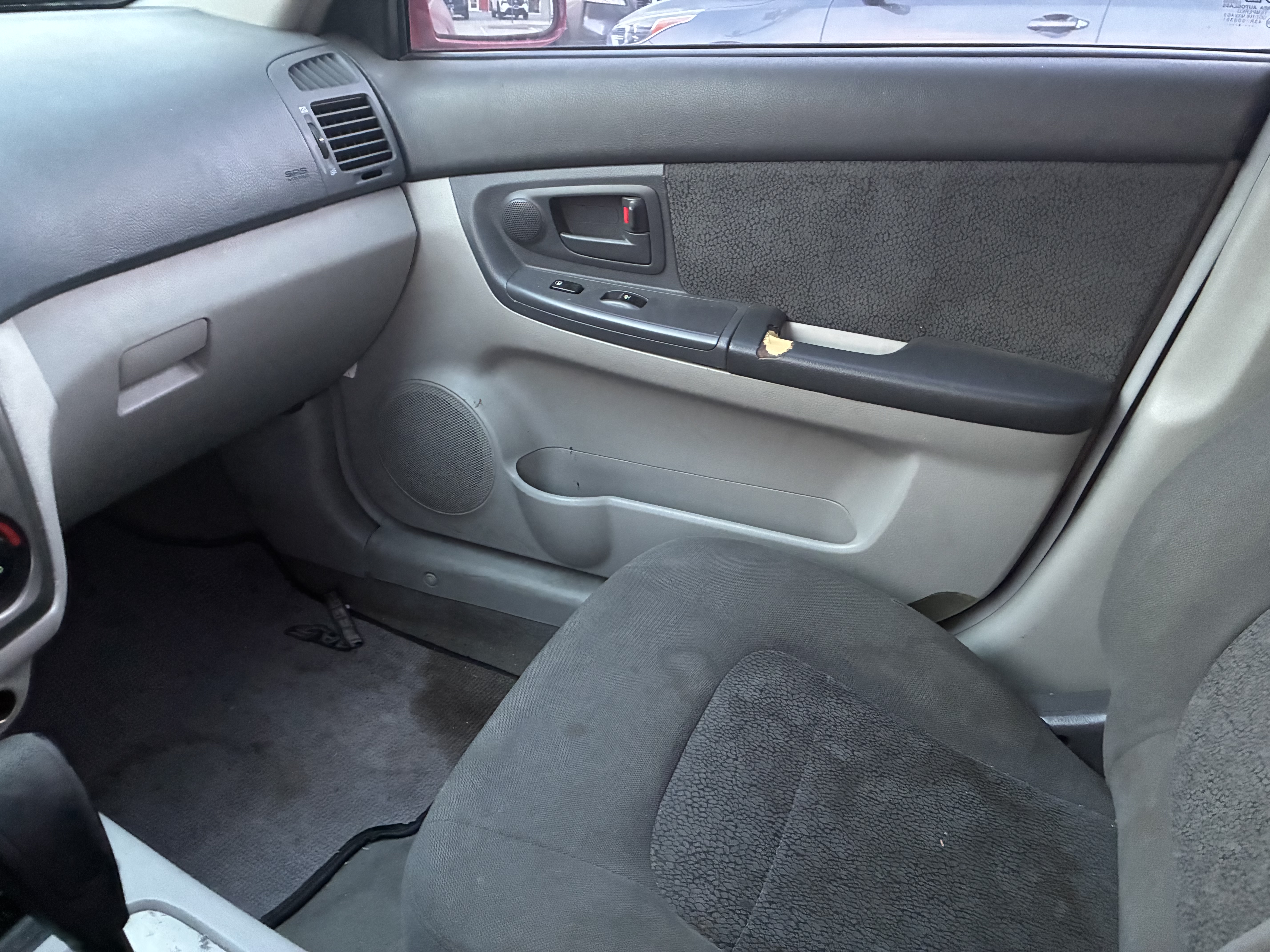 Used 2005 Kia Spectra5 FWD image 5