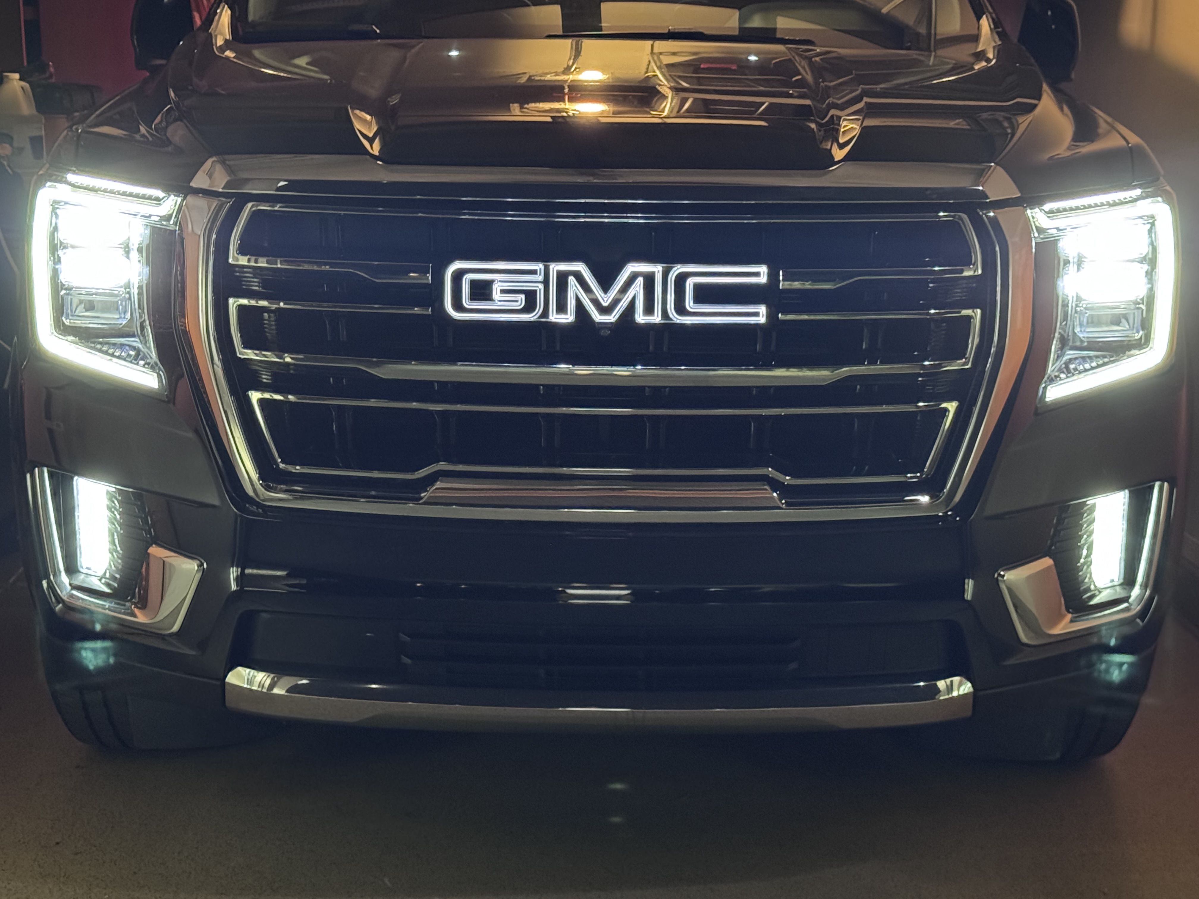 Used 2023 GMC Yukon SLT w/ SLT Premium Package AWD/4WD image 12