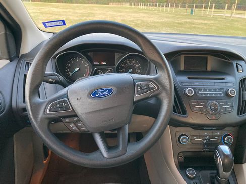Used 2015 Ford Focus SE FWD image 17