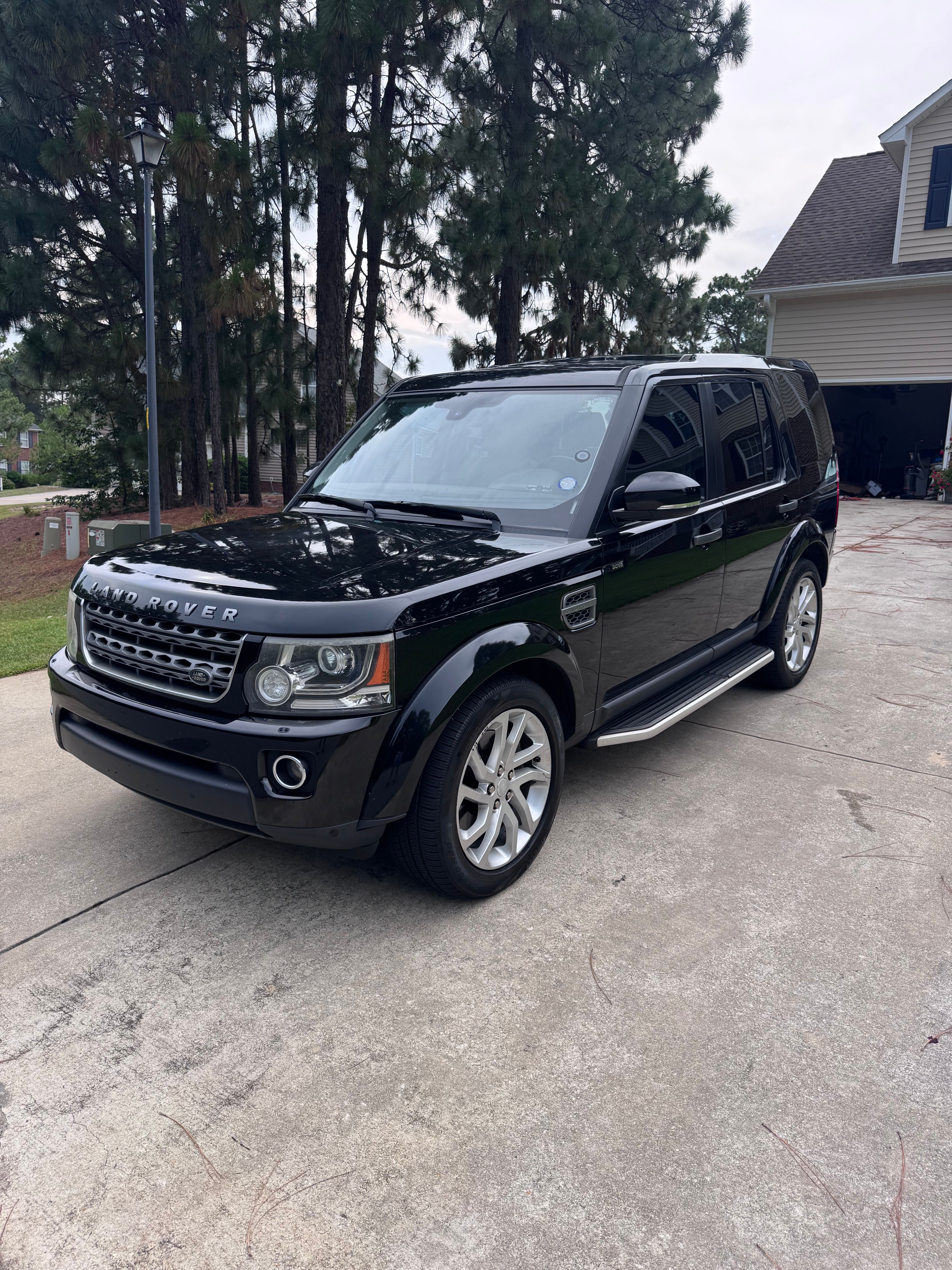 Used 2015 Land Rover LR4 HSE AWD/4WD image 1