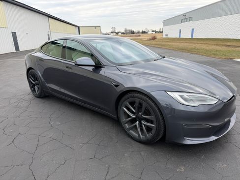 Used 2021 Tesla Model S Plaid image 6