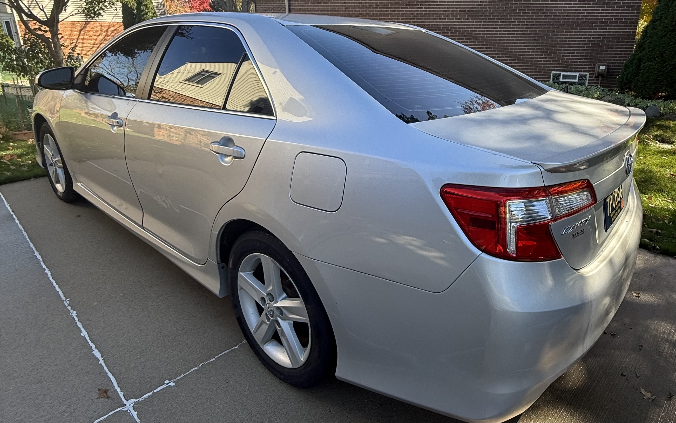 Used 2012 Toyota Camry SE FWD image 2