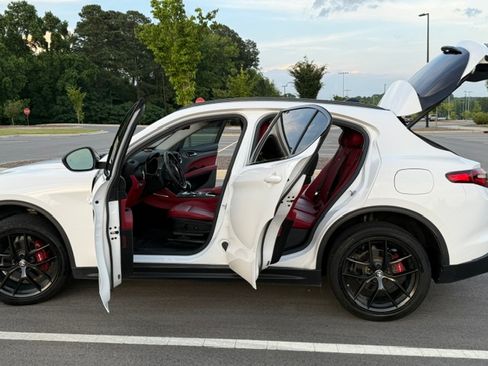 Used 2020 Alfa Romeo Stelvio w/ Nero Edizione RWD image 11