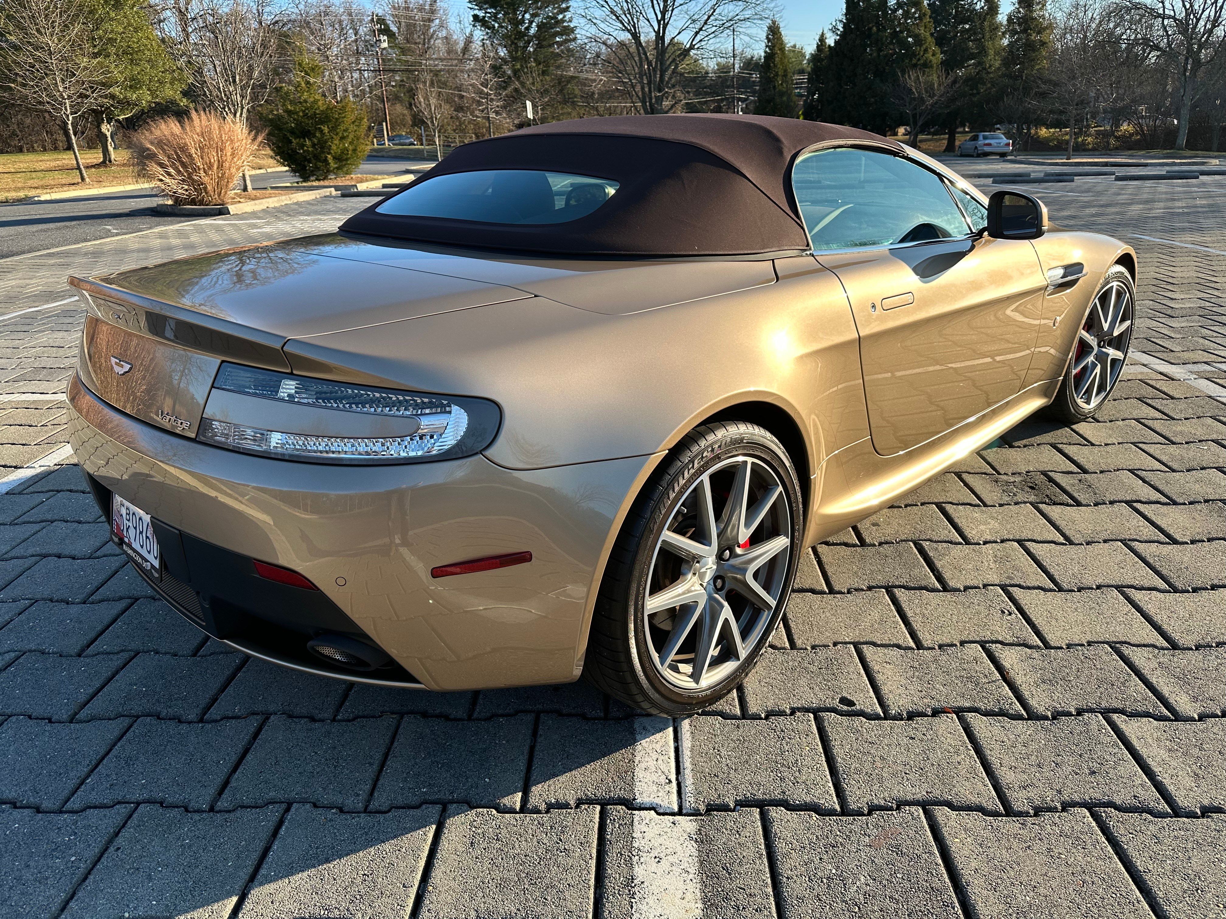 Used 2013 Aston Martin V8 Vantage Roadster RWD image 5