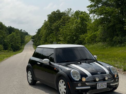Used 2004 MINI Cooper Hardtop FWD image 1