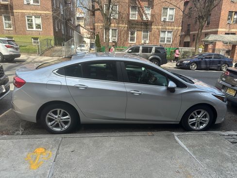 Used 2016 Chevrolet Cruze LT w/ Convenience Package image 1
