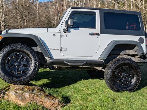 Used 2015 Jeep Wrangler Sport image 4
