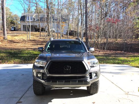 Used 2016 Toyota Tacoma TRD Off-Road image 18