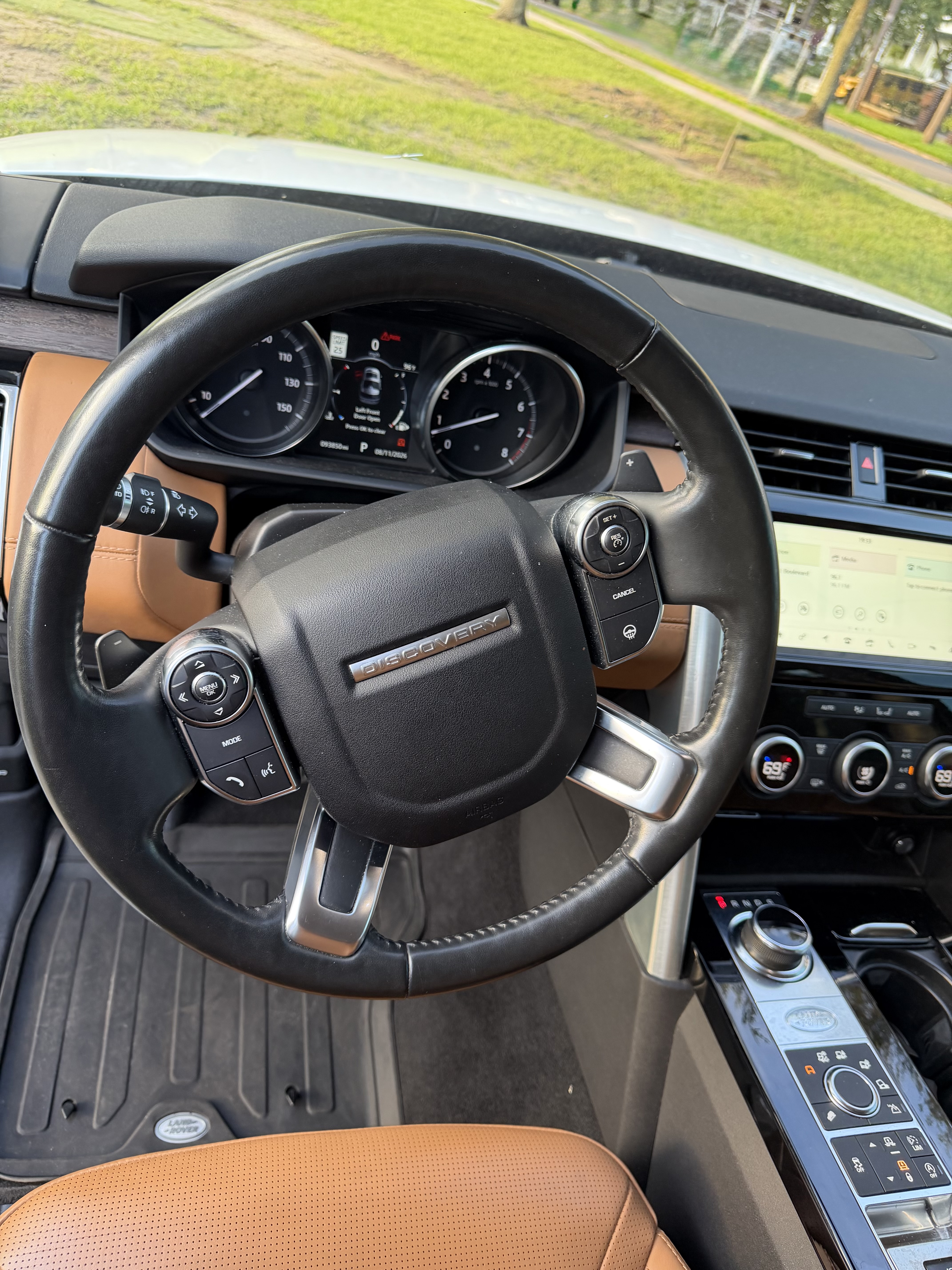 Used 2017 Land Rover Discovery HSE Luxury AWD/4WD image 9