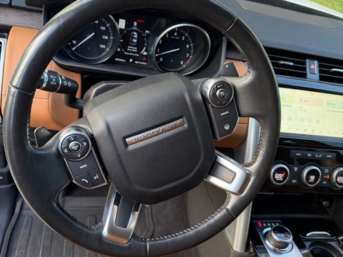 Used 2017 Land Rover Discovery HSE Luxury AWD/4WD image 2