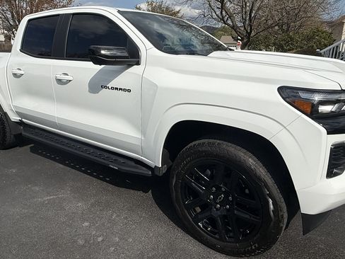 Used 2025 Chevrolet Colorado Z71 w/ Technology Package AWD/4WD image 1