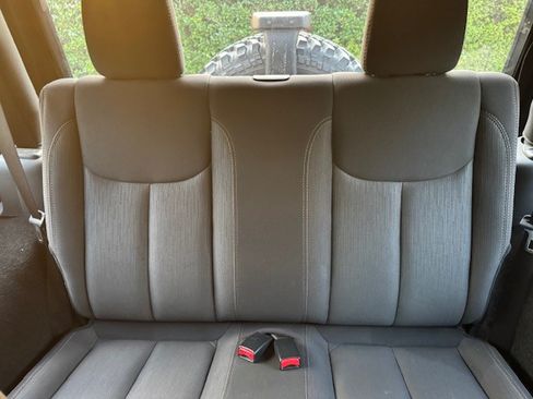 Used 2017 Jeep Wrangler Rubicon w/ Power Convenience Group image 11