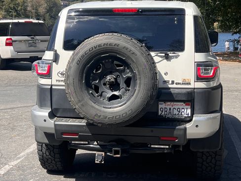 Used 2011 Toyota FJ Cruiser 4WD image 4