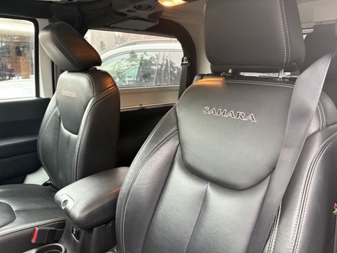 Used 2016 Jeep Wrangler Sahara w/ Connectivity Group image 15