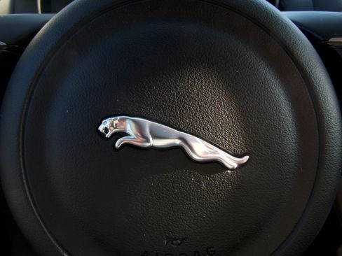 Used 2017 Jaguar F-PACE Prestige image 8