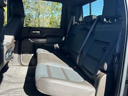 Used 2021 GMC Sierra 3500 Denali w/ Denali Ultimate Package image 17