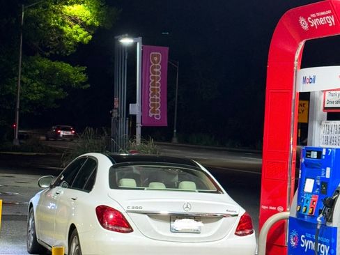 Used 2017 Mercedes-Benz C 300 4MATIC Sedan image 4