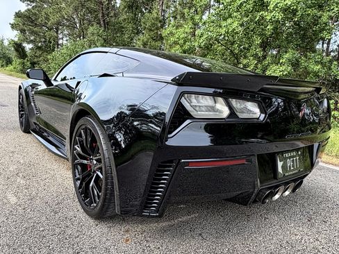 Used 2019 Chevrolet Corvette Z06 RWD image 2