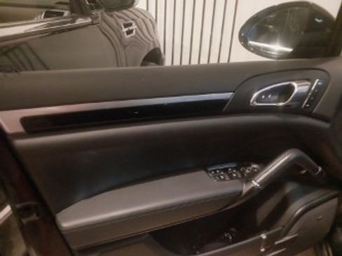 Used 2017 Porsche Cayenne S image 13