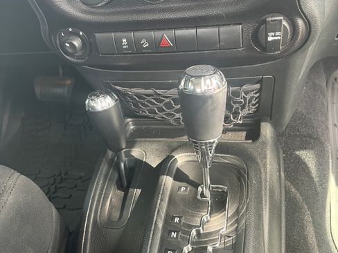 Used 2018 Jeep Wrangler Sport AWD/4WD image 16