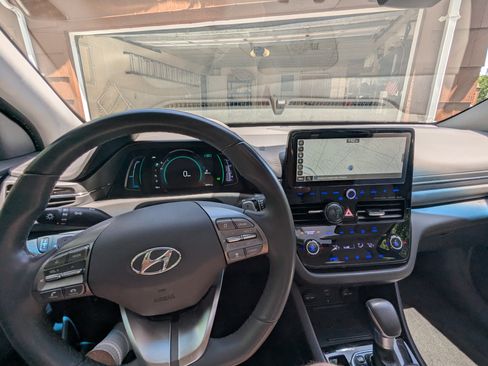Used 2022 Hyundai Ioniq Limited FWD image 12