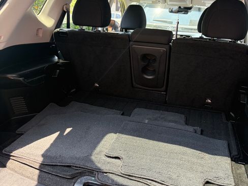 Used 2019 Nissan Rogue SV AWD/4WD image 17