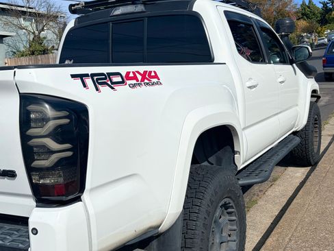 Used 2016 Toyota Tacoma TRD Off-Road AWD/4WD image 5