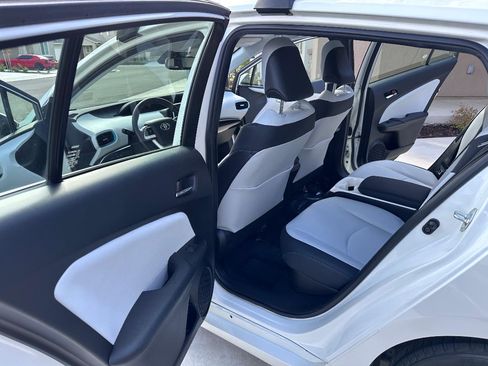 Used 2019 Toyota Prius Prime Advanced image 15