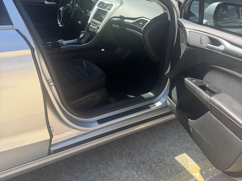 Used 2014 Ford Fusion SE image 13