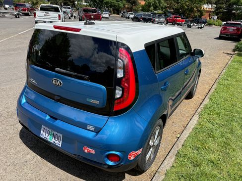 Used 2017 Kia Soul EV FWD image 8