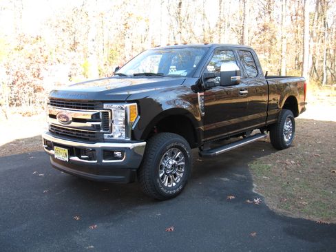 Used 2017 Ford F250 XLT w/ XLT Premium Package AWD/4WD image 9
