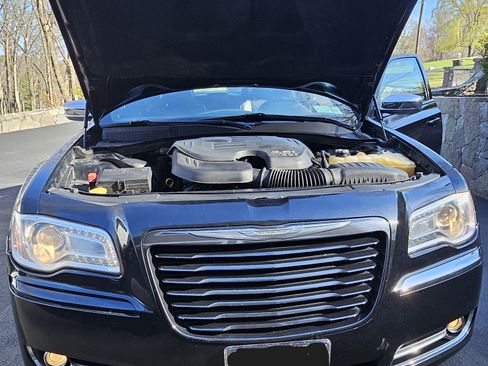 Used 2014 Chrysler 300 S image 27