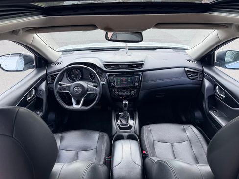 Used 2020 Nissan Rogue SL w/ Premium Package image 11