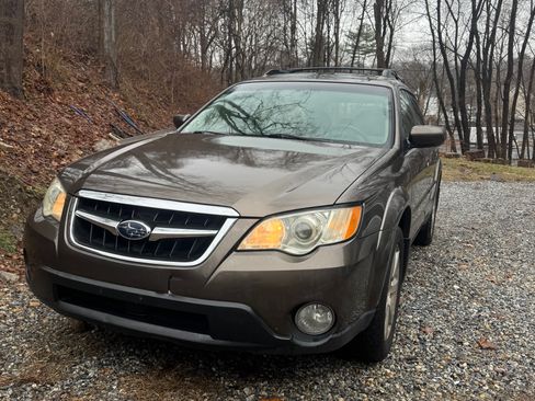 Used 2008 Subaru Outback 2.5i Limited L.L. Bean image 2