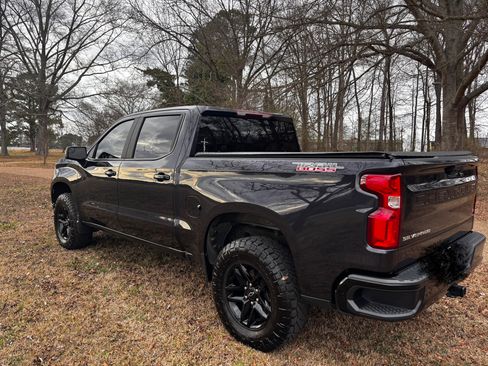 Used 2022 Chevrolet Silverado 1500 LT Trail Boss w/ Protection Package image 2