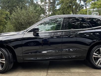 Used 2021 Volvo XC60 T5 Momentum w/ Premium Package