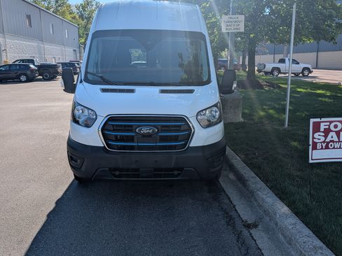 Used 2022 Ford E-Transit 148 High Roof Extended RWD image 4