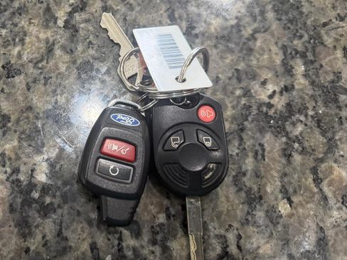 Used 2016 Ford Escape SE w/ Equipment Group 201A FWD image 12