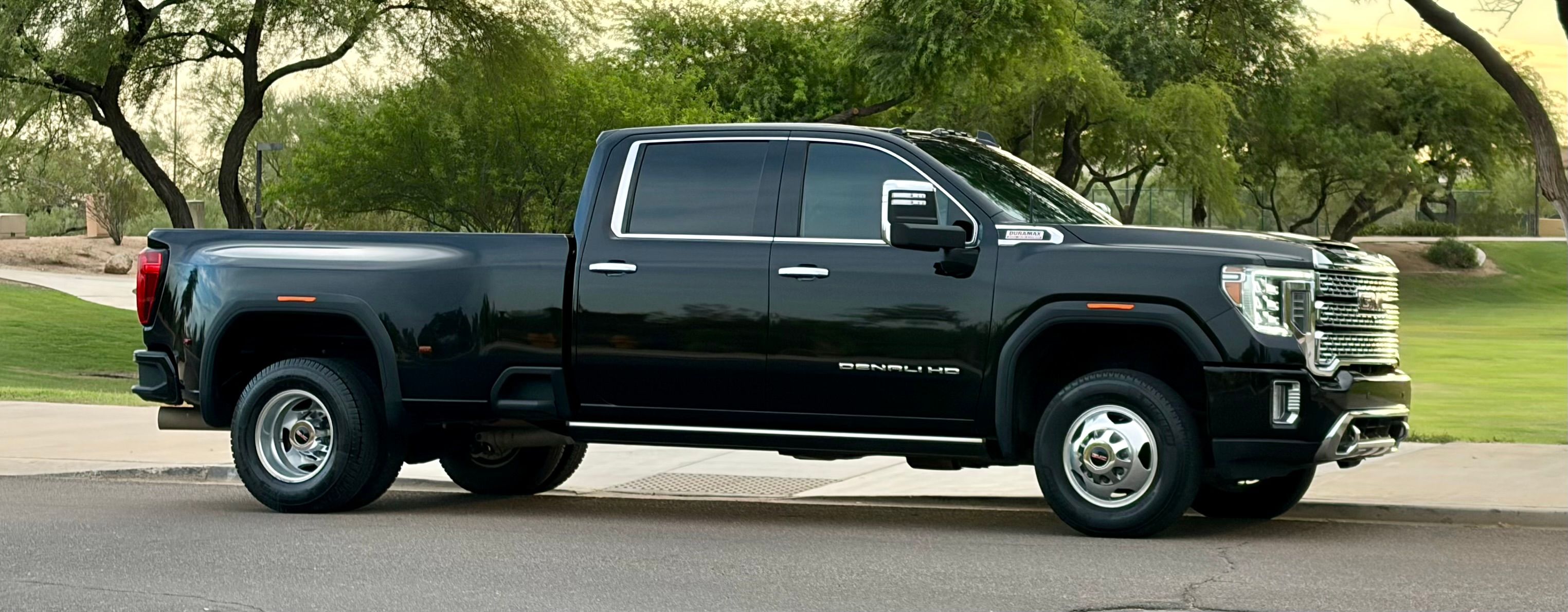 Used 2022 GMC Sierra 3500 Denali w/ Technology Package AWD/4WD image 2