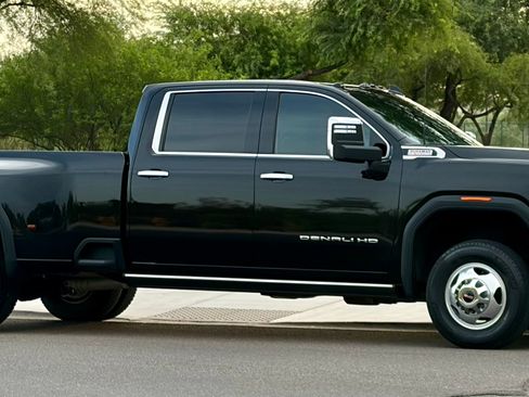 Used 2022 GMC Sierra 3500 Denali w/ Technology Package AWD/4WD image 2