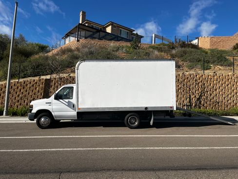 Used 2014 Ford E-350 and Econoline 350 Super Duty RWD image 6