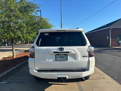 Used 2022 Toyota 4Runner SR5 Premium w/ Moonroof Package RWD image 5